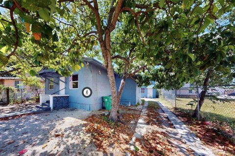 Casa en alquiler en Miami, Florida, 5 dormitorios, 157.66 m2 № 1983579 - foto 11