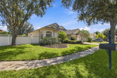 House in Land O' Lakes, Florida 4 bedrooms, 295.52 sq.m. № 2391613 - photo 4