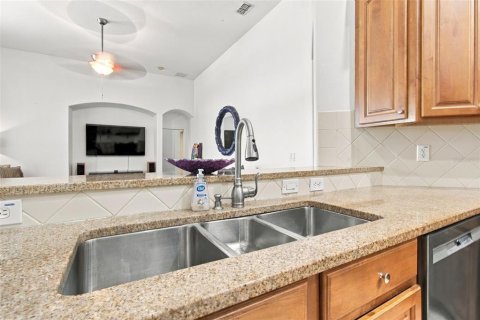 House in Land O' Lakes, Florida 4 bedrooms, 295.52 sq.m. № 2391613 - photo 23
