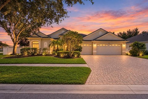 House in Land O' Lakes, Florida 4 bedrooms, 295.52 sq.m. № 2391613