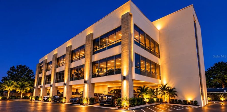 Propiedad comercial en Ormond Beach, Florida 2730.86 m2 № 2405552