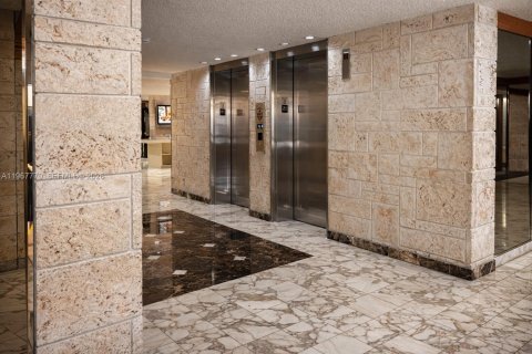 Condominio en venta en Sunny Isles Beach, Florida, 2 dormitorios, 138.24 m2 № 2030969 - foto 19