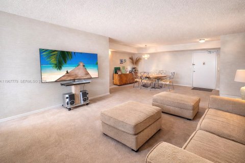 Condominio en venta en Sunny Isles Beach, Florida, 2 dormitorios, 138.24 m2 № 2030969 - foto 4