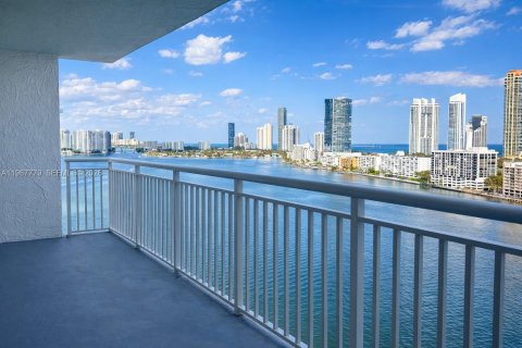 Condominio en venta en Sunny Isles Beach, Florida, 2 dormitorios, 138.24 m2 № 2030969 - foto 3