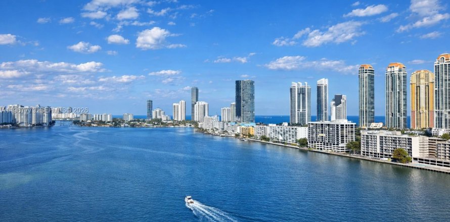 Condominio en Sunny Isles Beach, Florida, 2 dormitorios  № 2030969