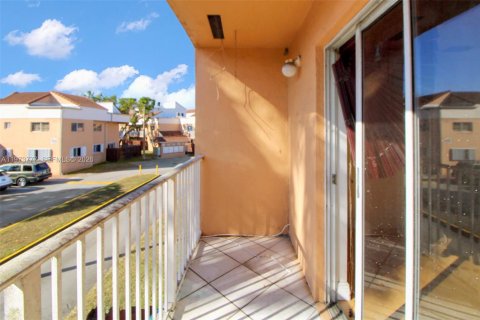 Condo in Miami, Florida, 2 bedrooms  № 2033668 - photo 17