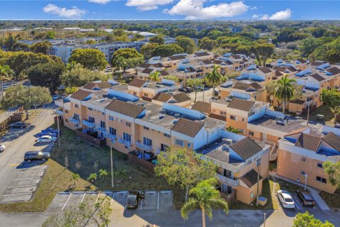 Condo in Miami, Florida, 2 bedrooms  № 2033668 - photo 18