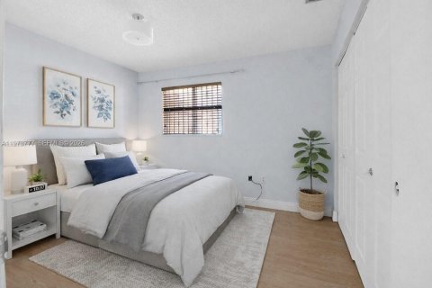 Condo in Miami, Florida, 2 bedrooms  № 2033668 - photo 11