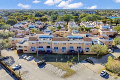 Condo in Miami, Florida, 2 bedrooms  № 2033668 - photo 21