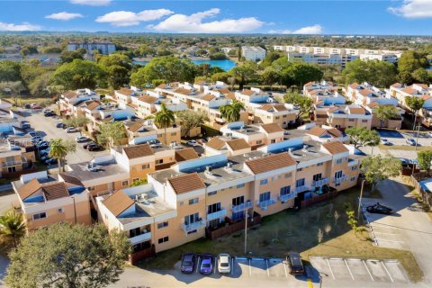 Condo in Miami, Florida, 2 bedrooms  № 2033668 - photo 22