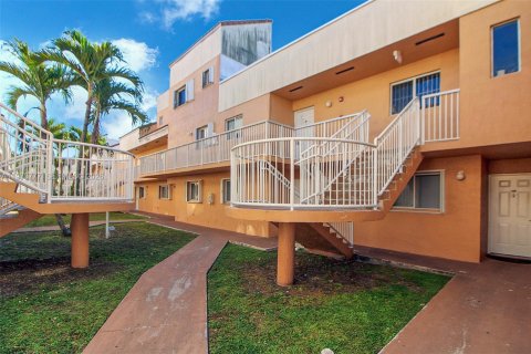 Condominio en Miami, Florida, 2 dormitorios № 2033668