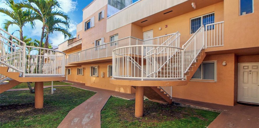 Condo in Miami, Florida, 2 bedrooms  № 2033668