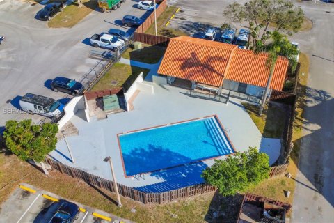 Condo in Miami, Florida, 2 bedrooms  № 2033668 - photo 20