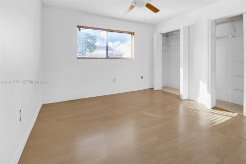 Condo in Miami, Florida, 2 bedrooms  № 2033668 - photo 6
