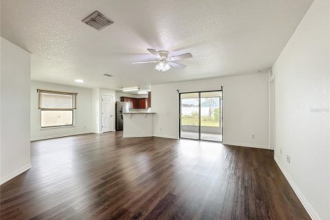 House in Haines City, Florida 3 bedrooms, 150.04 sq.m. № 1880968 - photo 5