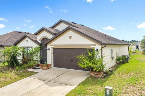 House in Haines City, Florida 3 bedrooms, 150.04 sq.m. № 1880968 - photo 1