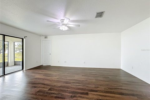 House in Haines City, Florida 3 bedrooms, 150.04 sq.m. № 1880968 - photo 8
