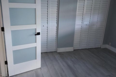 Condo in Pompano Beach, Florida, 1 bedroom  № 2078696 - photo 3