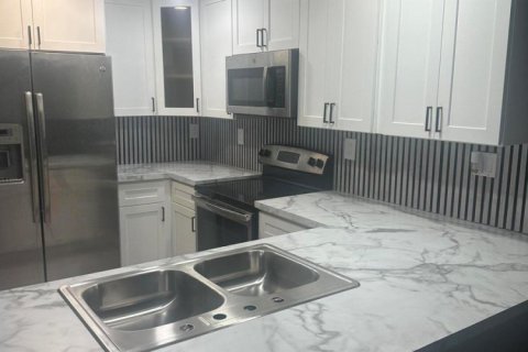 Condominio en Pompano Beach, Florida, 1 dormitorio  № 2078696