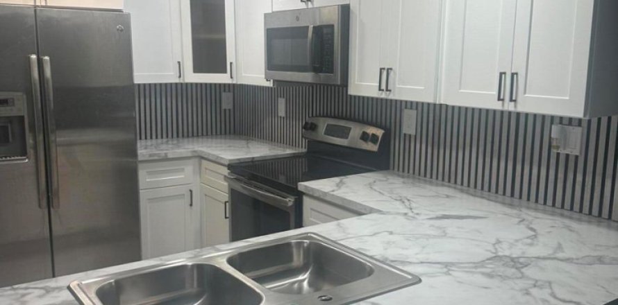 Condo in Pompano Beach, Florida, 1 bedroom  № 2078696