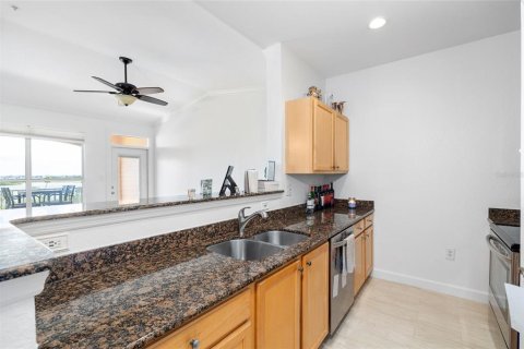 Condo in Tampa, Florida, 1 bedroom  № 1870095 - photo 11
