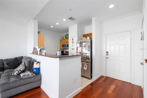 Condo in Tampa, Florida, 1 bedroom  № 1870095 - photo 8