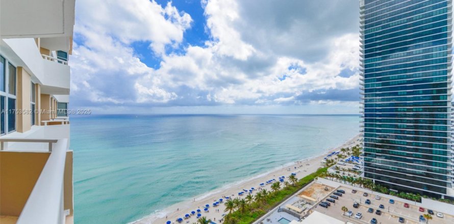 Condo in Hallandale Beach, Florida, 2 bedrooms № 1960436