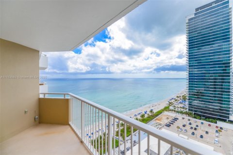 Condo in Hallandale Beach, Florida, 2 bedrooms № 1960436 - photo 27