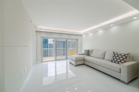 Condo in Hallandale Beach, Florida, 2 bedrooms № 1960436 - photo 5