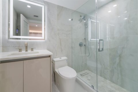 Condo in Hallandale Beach, Florida, 2 bedrooms № 1960436 - photo 24