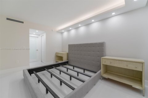 Condo in Hallandale Beach, Florida, 2 bedrooms № 1960436 - photo 22