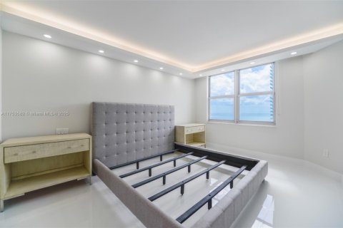 Condo in Hallandale Beach, Florida, 2 bedrooms № 1960436 - photo 19