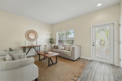 House in Orlando, Florida 4 bedrooms, 245.82 sq.m. № 1785425 - photo 4