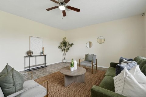 House in Orlando, Florida 4 bedrooms, 245.82 sq.m. № 1785425 - photo 14