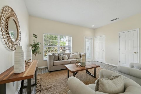 House in Orlando, Florida 4 bedrooms, 245.82 sq.m. № 1785425 - photo 6
