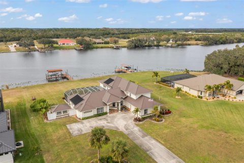 House in Fort Denaud, Florida 5 bedrooms, 336.03 sq.m. № 1823993 - photo 1