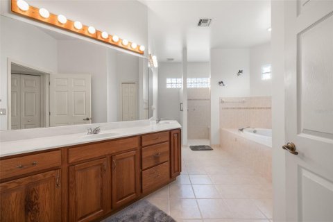 House in Fort Denaud, Florida 5 bedrooms, 336.03 sq.m. № 1823993 - photo 25