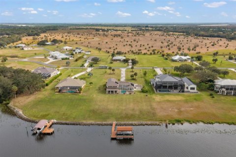 House in Fort Denaud, Florida 5 bedrooms, 336.03 sq.m. № 1823993 - photo 3