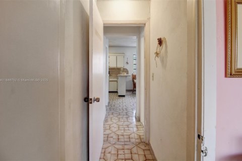 House in Miami, Florida 3 bedrooms, 156.82 sq.m. № 1849122 - photo 24