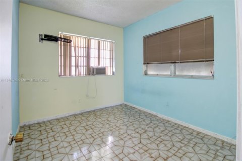 House in Miami, Florida 3 bedrooms, 156.82 sq.m. № 1849122 - photo 29