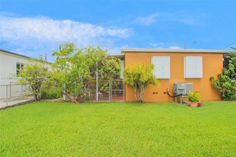 House in Miami, Florida 3 bedrooms, 156.82 sq.m. № 1849122 - photo 5