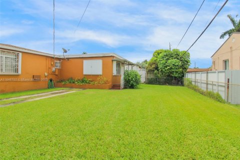 House in Miami, Florida 3 bedrooms, 156.82 sq.m. № 1849122 - photo 3