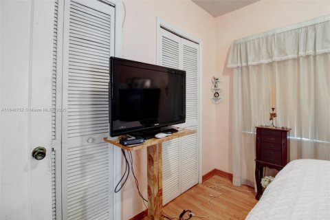 House in Miami, Florida 3 bedrooms, 156.82 sq.m. № 1849122 - photo 10