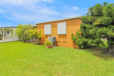 House in Miami, Florida 3 bedrooms, 156.82 sq.m. № 1849122 - photo 6
