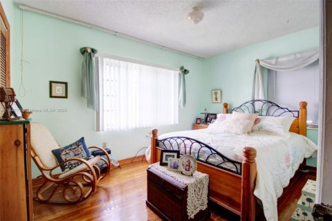 House in Miami, Florida 3 bedrooms, 156.82 sq.m. № 1849122 - photo 7