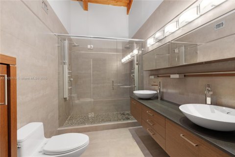 Condo in Hallandale Beach, Florida, 2 bedrooms  № 1779301 - photo 22