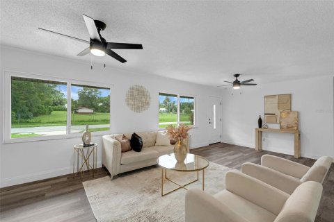 Villa ou maison à vendre à Orange City, Floride: 3 chambres, 115.94 m2 № 1902419 - photo 6