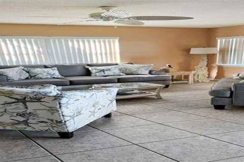 Copropriété à louer à Sarasota, Floride: 2 chambres, 118.91 m2 № 2298801 - photo 4