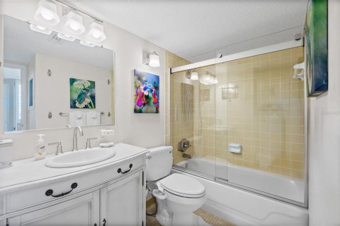 Condo in Daytona Beach, Florida, 2 bedrooms  № 1914642 - photo 24