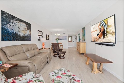 Condo in Daytona Beach, Florida, 2 bedrooms  № 1914642 - photo 7